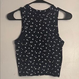 Hollister Black Crop Tank Top with Sleeveless Design and Fitted Style